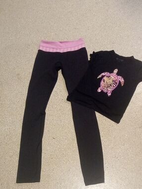 #736 "LuluLemon" BlackLeggings with Pink Waistband And Pink Turtle Top Set